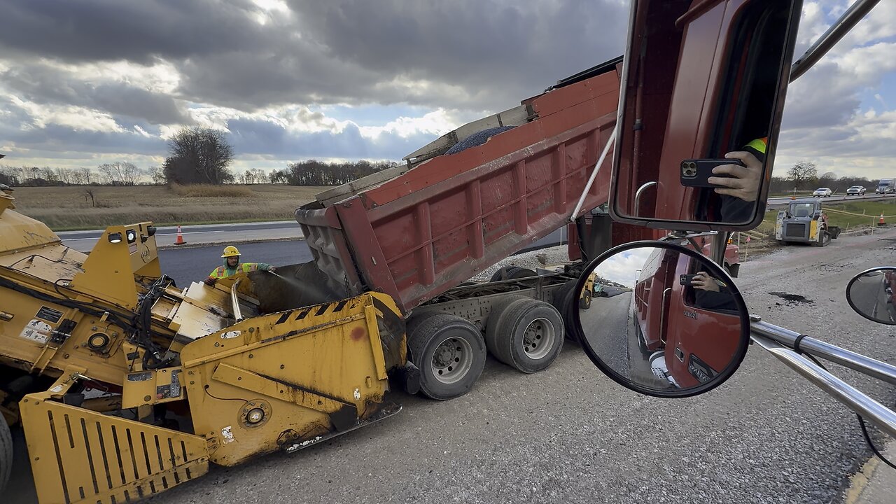 How to pave LARGE roads! Dump truck 💪🏼