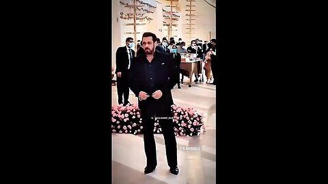 BHAI JAAN WEARING MASK IN BLACK SUIT 🔥👀 BOLLYWOOD WHATSAPP STATUS ✨ #trending #bollywood #shorts