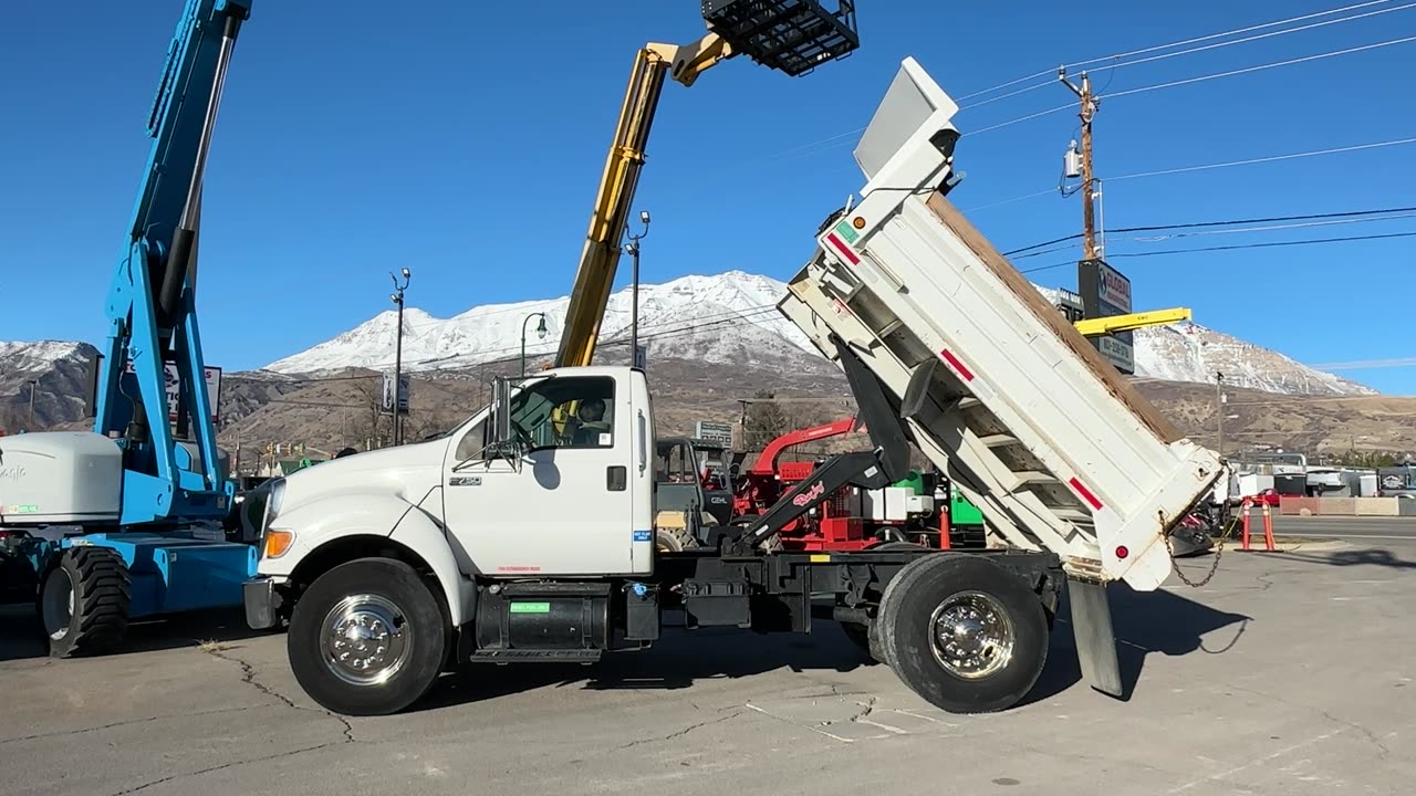 Dump Truck 2013 Ford F-750 Cummins Diesel 6 Speed Bobtail NON-CDL!! LOW MILES!!