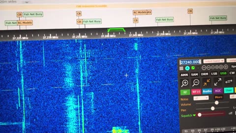 27.715 AM - American Freeband CB Radio Comms 11 Meter Band [G8JNJ SDR] 25 April