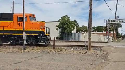 BNSF LEAVING STOCKTON UNION PACIFIC YARD.. A RARE SIGHT.