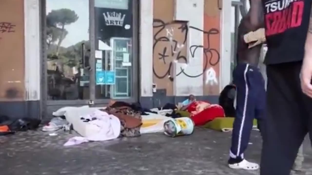 African migrant in italy gets aggressive and threatens police officer