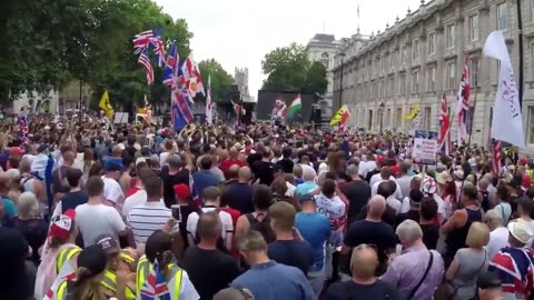 The BRITS Shout Huge Chants of “We love you Mr President” We love Trump‼️