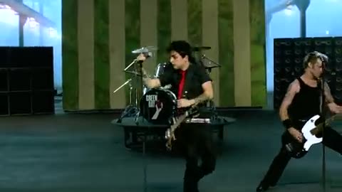 Green Day - American Idiot [Official Music Video] [4K Upgrade]