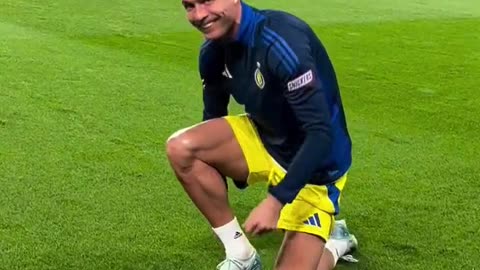 Fabrizio Romano Meets Cristiano Ronaldo During the Warm-Up