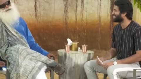 #VijayDeverakonda with #Sadhguru - How to stop #Hairfall #ishafoundation #stophairfall #reeltalkclip