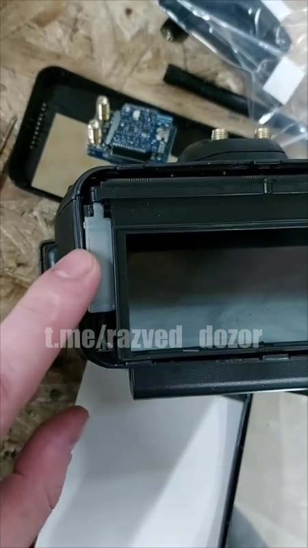 Russians Discover Explosive Charges Hidden in Several Batches of Drone Headsets(Origin Unclear)