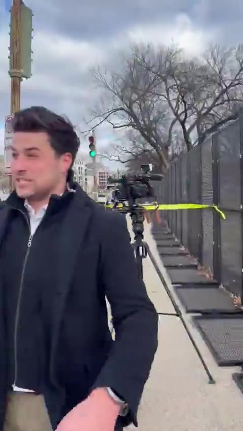 Here we go again Suspicious vehicle at Capitol. Police investigating.