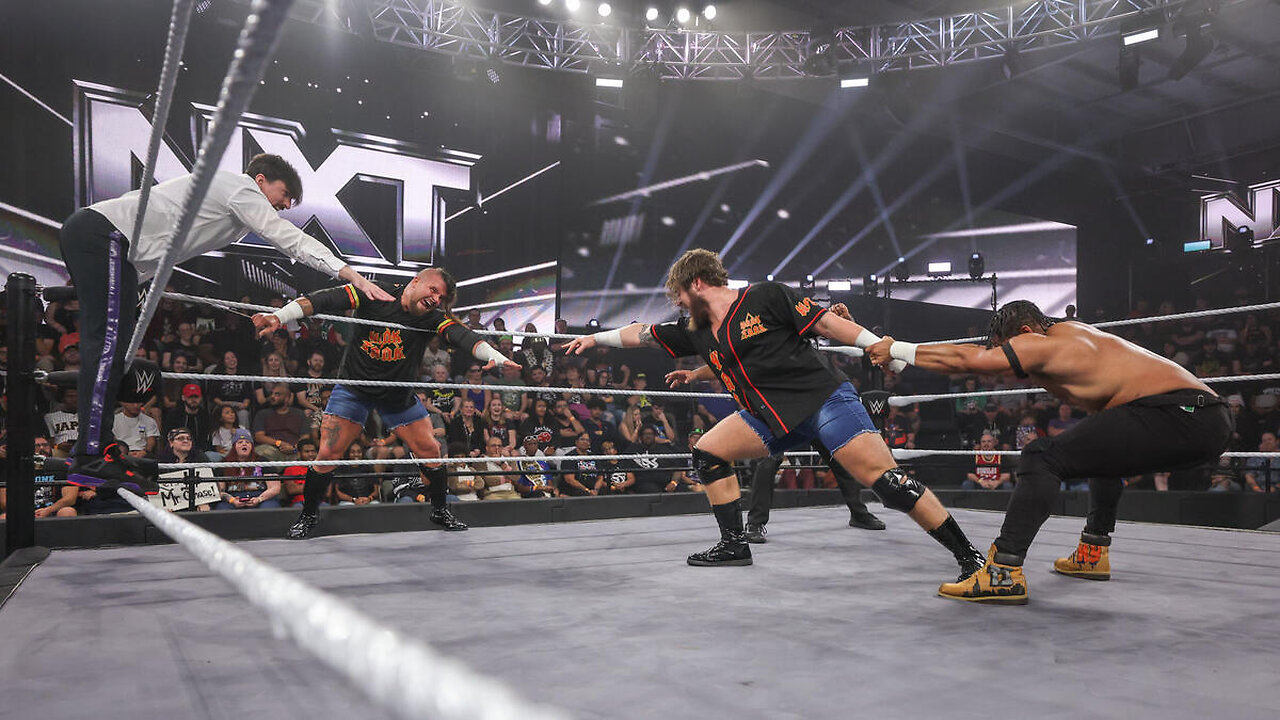 Wes Lee’s Team Wins Big with a Powerslam-Stunner Combo! 💪 #shorts