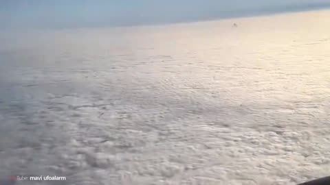 Des figures humanoïdes aperçues sur les nuages ​​dans le ciel britannique !