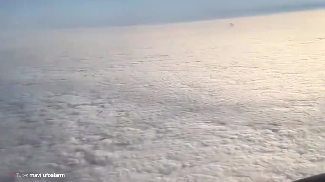 Des figures humanoïdes aperçues sur les nuages dans le ciel britannique !