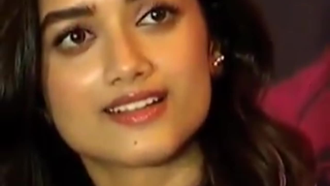 Beautiful Pink Girl Hot Scenes Viral Videos