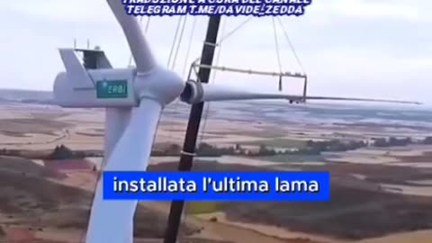 Il lato oscuro delle turbine eoliche: inquinamento, risorse sprecate e territori devastati.