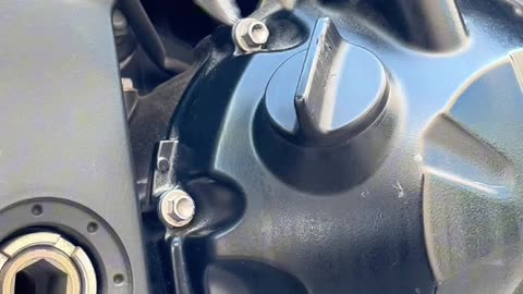 Motorcycle oil cap stuck? Try this hack