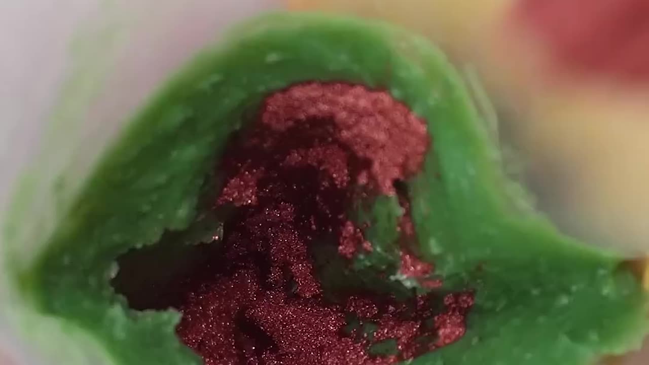 #shorts Watch This Green Lipstick Transform #cosmeticrepair#satisfying#asmr#oddly#oddlysatisfying