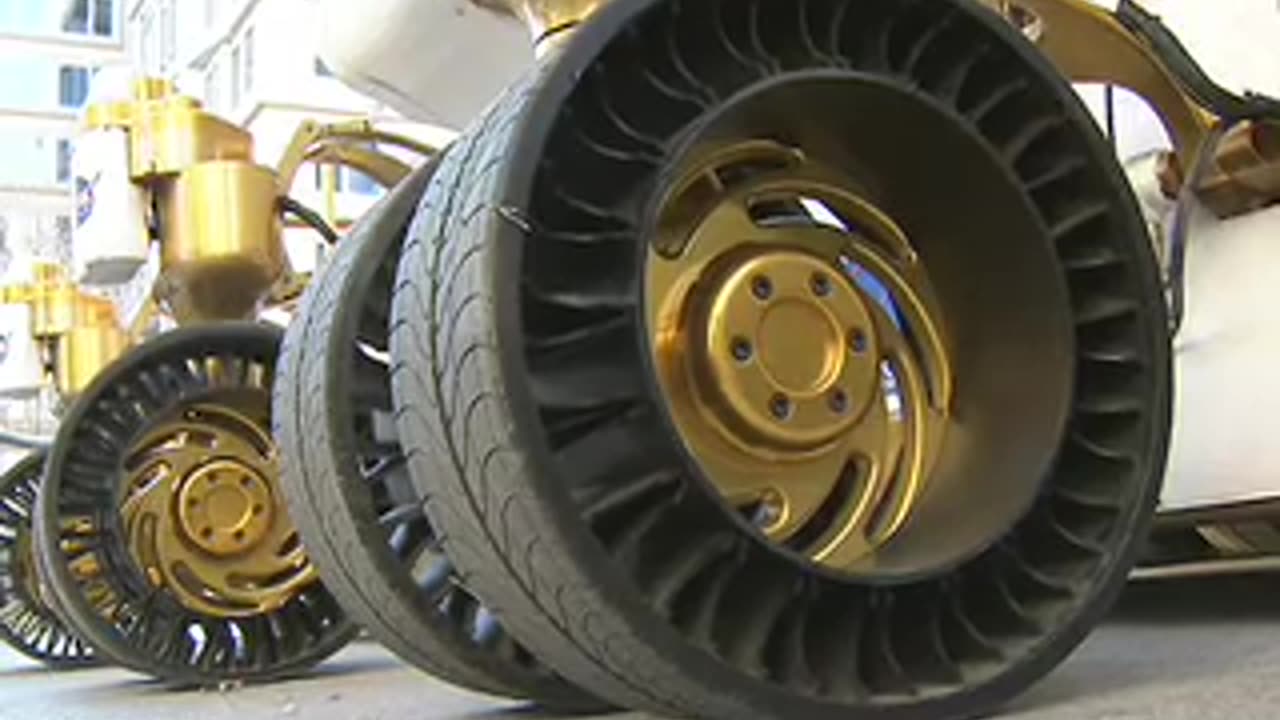 NASA HEADQUARTERS DISPLAYS NEXT GENERATION LUNAR ELECTRIC ROVER