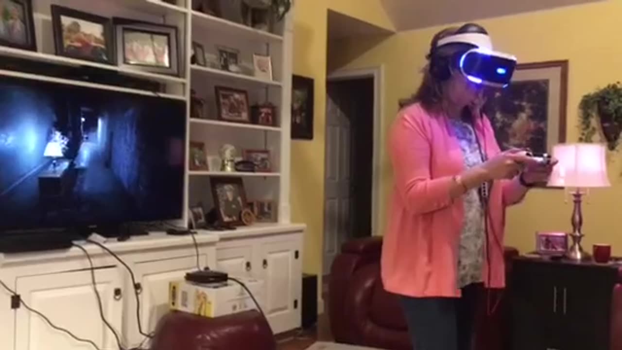 Mom Completely Freaks Out While Playing VR Horror Game