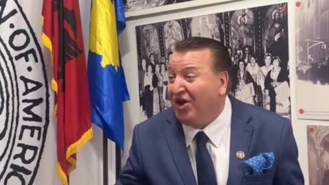 Parashqevia takohet me shqiptarët në Amerikë, ja marrin këngës