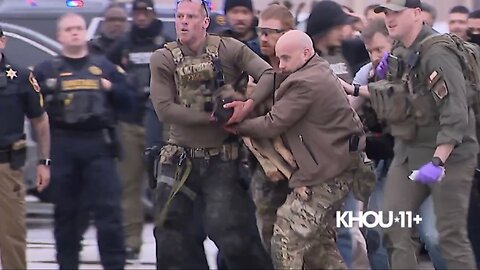 TEXAS K9-POLICE-DOG INJURED💜🇺🇸🏅🚑🚁🚓🦮👮📸SNIFFING OUT A COP KILLER🚔🚨🦮💥🧟‍♂️💫