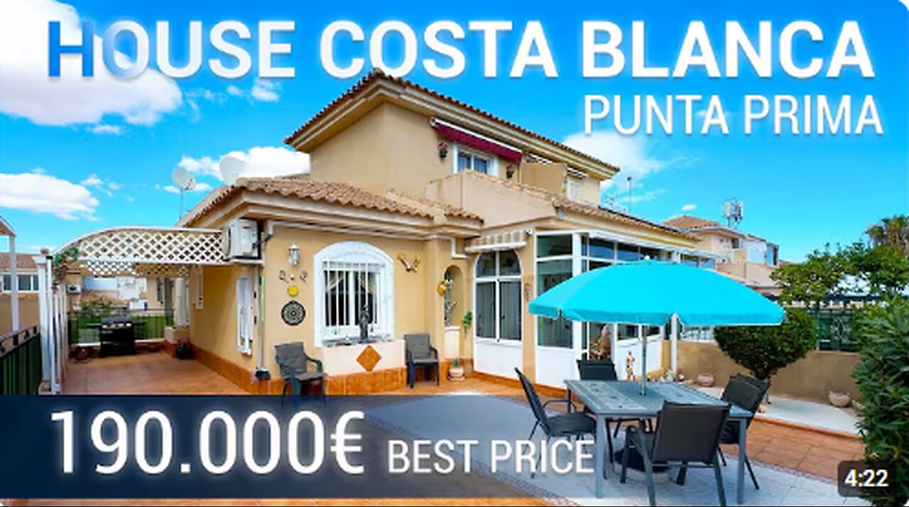 House on the Costa Blanca near the sea in Punta Prima