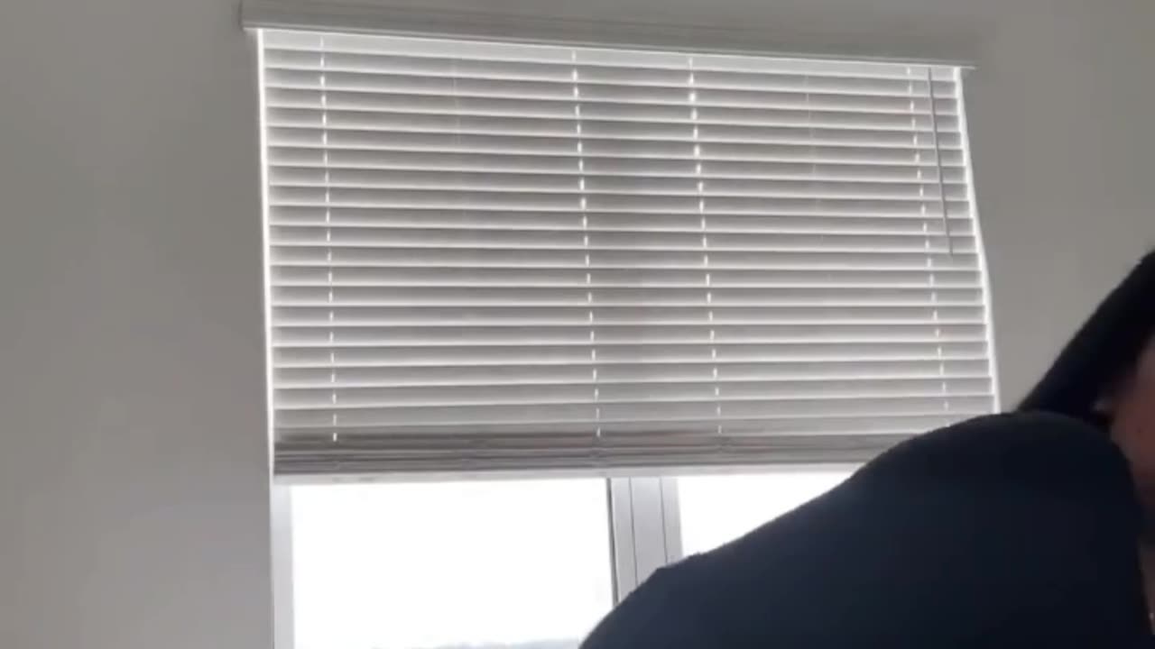 White girl with big Ass twerking.