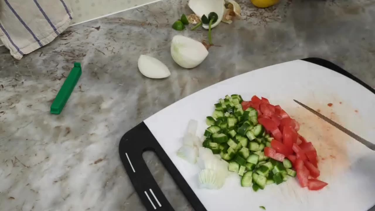 הכנת סלט ירקות
