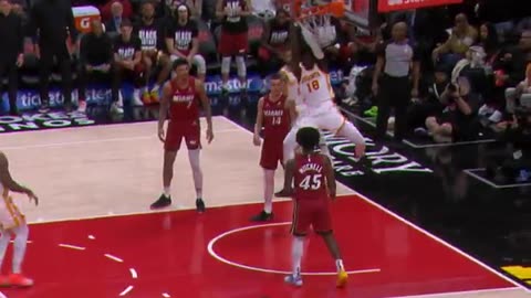 NBA - Trae Young getting fancy in transition 😎 That sweet wraparound and drop-off to Mouhamed Gueye!