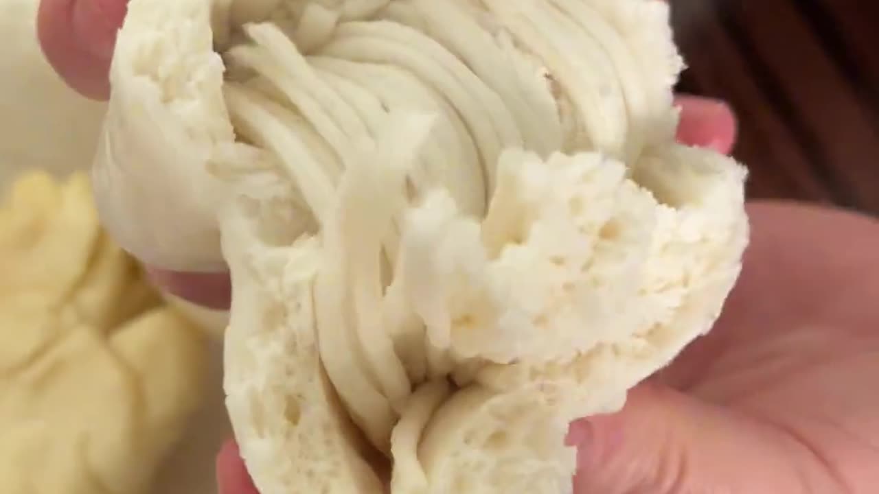 Tianjin Humor: Noodle-Filled Buns