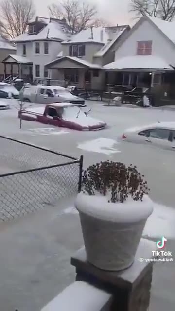 💥🔥💥 The snow flood that froze just landed in Detroit... There's no door dash for that...