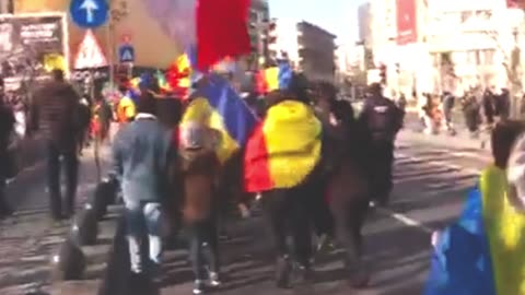 Diaspora Cere Drepturile Protest Pentru CalinGeorgescu Piata Unirii Bucuresti Romania