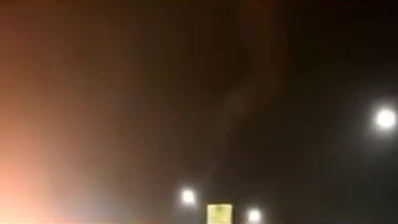 Oh L👀k A Chemtrail! 👨‍✈️Pilot forgot to turn it off when landing! ✈️