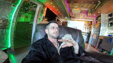 🎥2025🍿🎞️ Podcast Episode 5📽️ 🍎 Conversation With My Friend Kobe 📕📖📗 Life 🍏101🍎Class 📚Art Of War📔📙