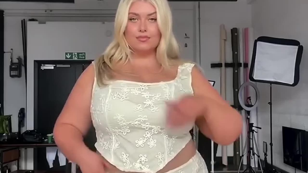 Isabel Fenty ~ Plus Size Curvy Glamour Model ~ Bio #shorts