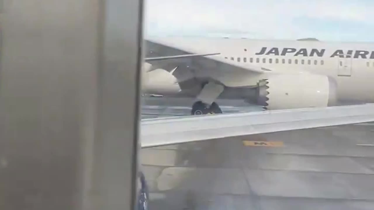 Japan Airlines plane hits tail of Delta plane at Seattle-Tacoma International Airport