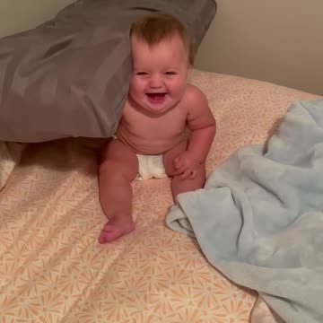 Baby has the most adorable laugh 😍