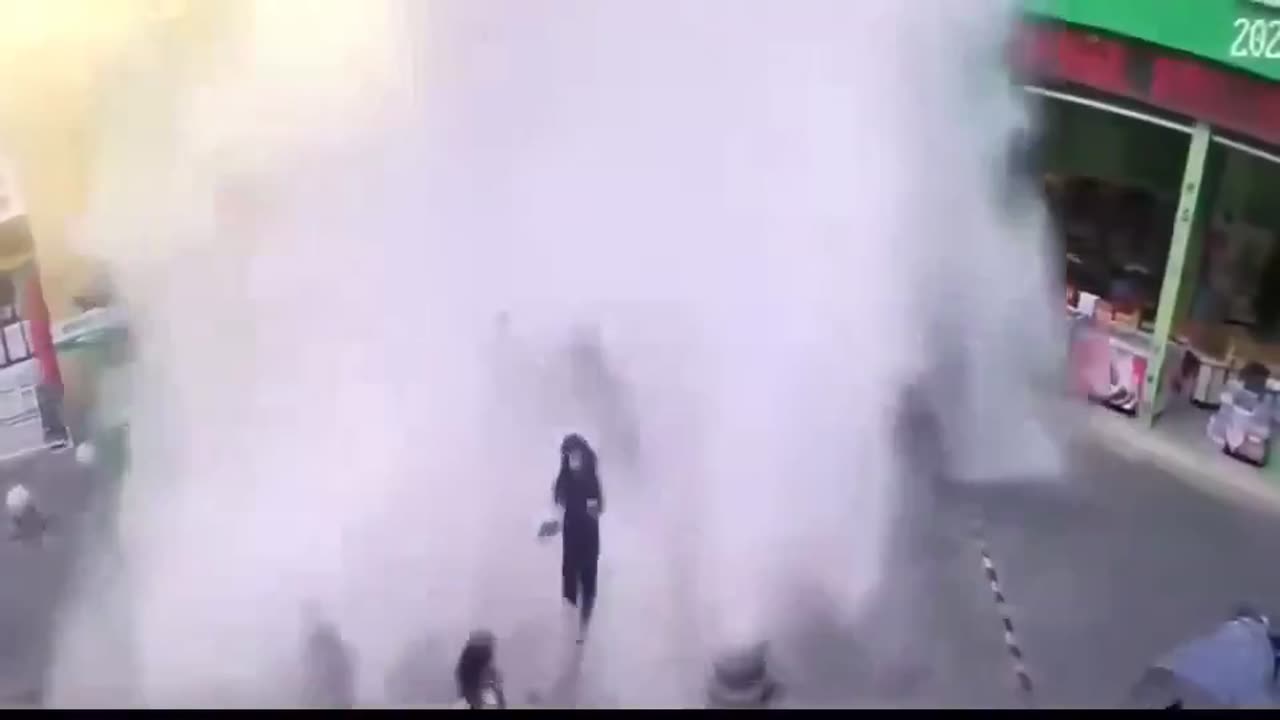 People swept away by water from rooftop pool during earthquake in Yunnan, China