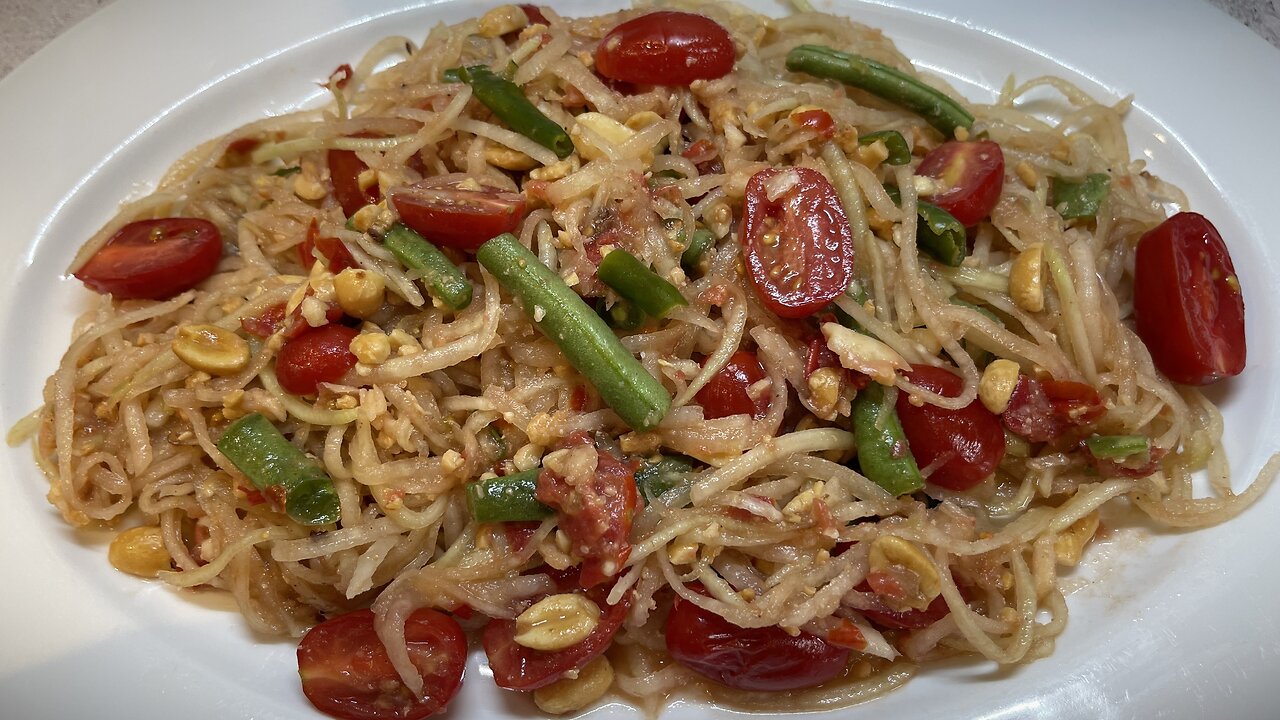 Thai Green Papaya Salad (Som Tum) Recipe by Gastro Guru