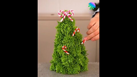 Mini yarn christmas tree using a fork