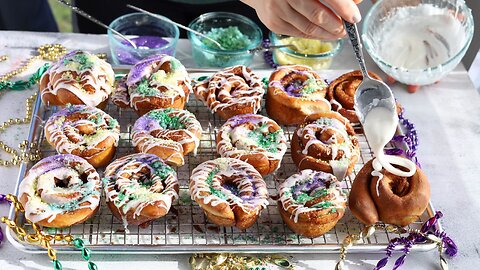 Make These Mini King Cakes For Mardi Gras