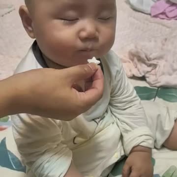 Funny video of the baby sitting, eating and sleeping video 2025 skc.com 66