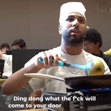“Ding Dong eat it up”🗣️🗣️🔥#eatitup #dingdong Credits to: @fiqueayub#meme #food #school #funny