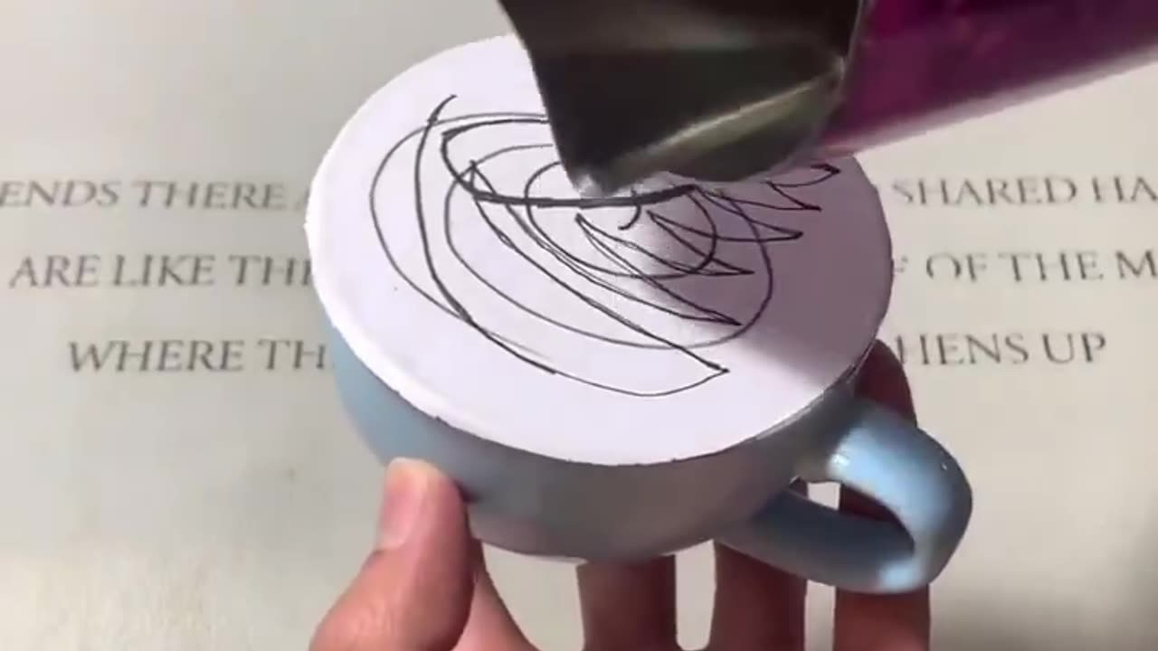 How the experts create coffee art ☕️✊🏼