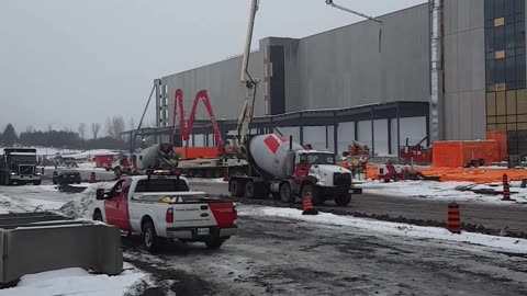 ⚒️2020👷‍♂️Construction @ Work Building The Amazon West Warehouse Part 2 In Ottawa ❄️ Canada 🍁