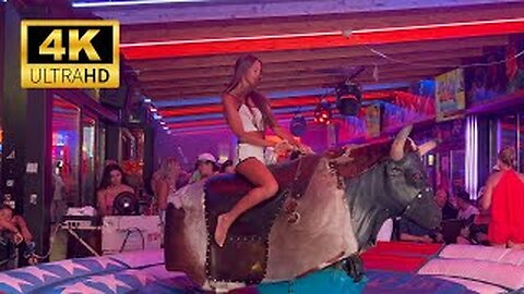 😍 Bold Girl on a Bull | Mechanical Bull Riding | Bull Riding in Benidorm