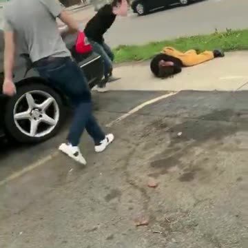 Man gets brutally beat for keying a car. Instant Karma. Fight caught on camera