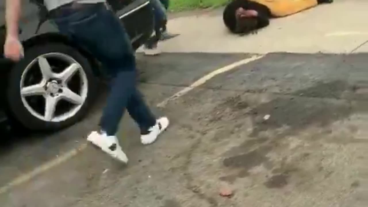 Man gets brutally beat for keying a car. Instant Karma. Fight caught on camera