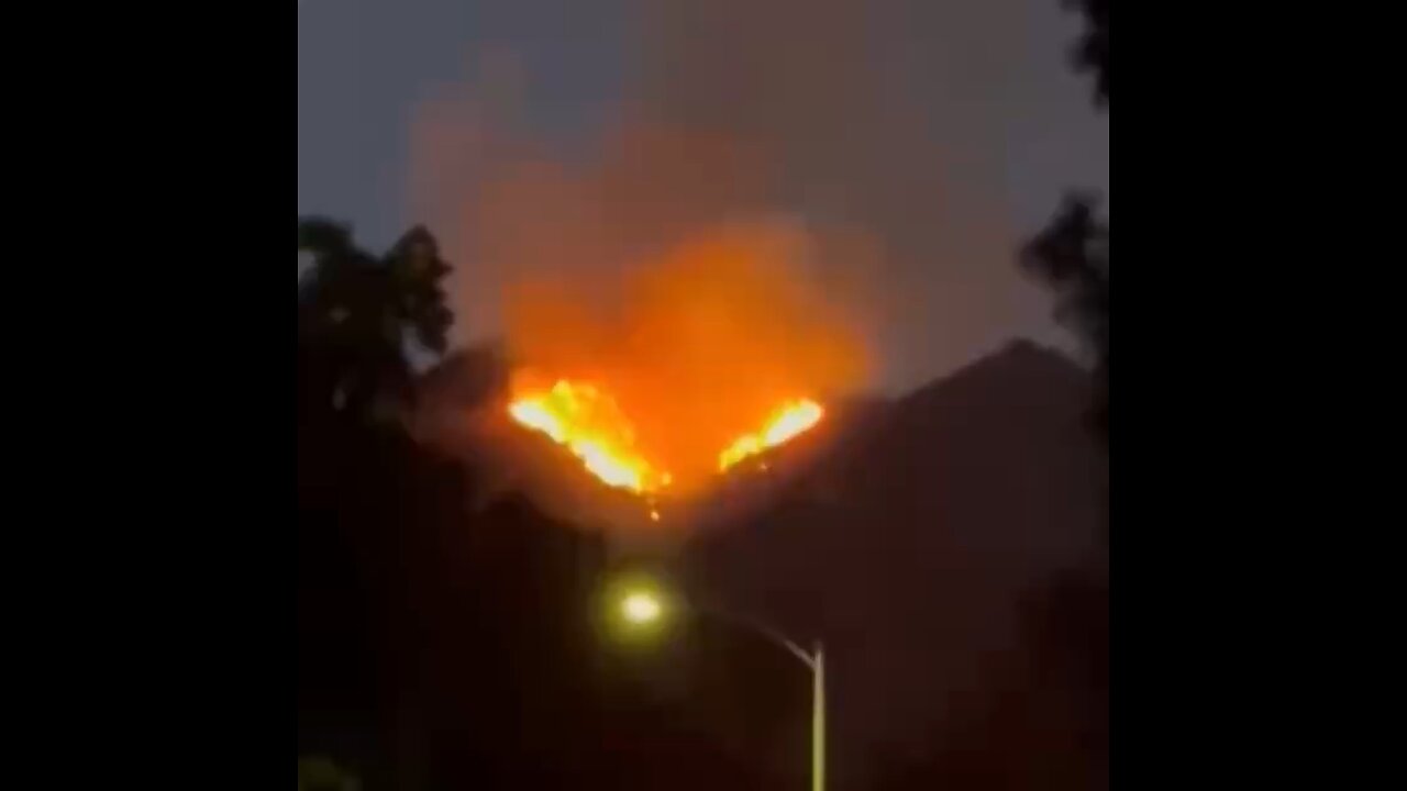 A new fire has just erupted in the Hollywood Hills