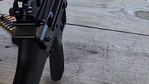 Shooting the SAW M249S Machine Gun!