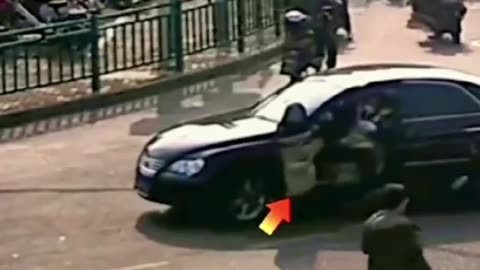 smart traffic police man save a driver