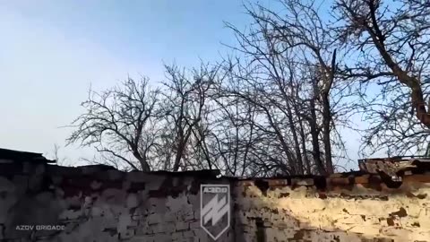 🔥👏 Azov soldier needed only 2 shots to shoot down Russian FPV drone